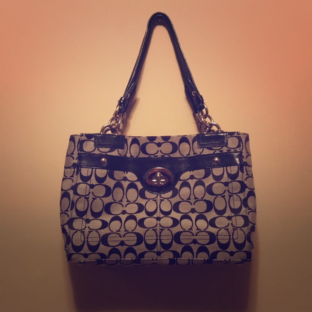 Darling Authentic Coach Bag in EUC